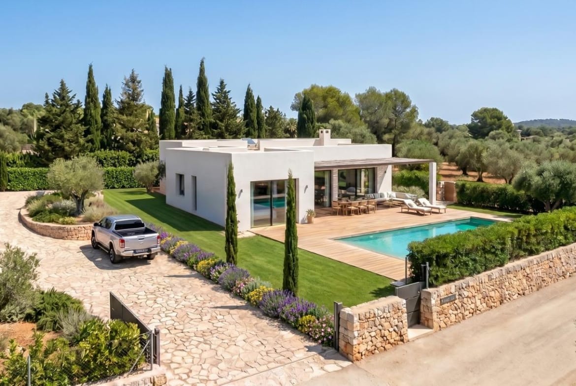 Aerial view of a custom build villa with rural plot in Pinoso, Alicante