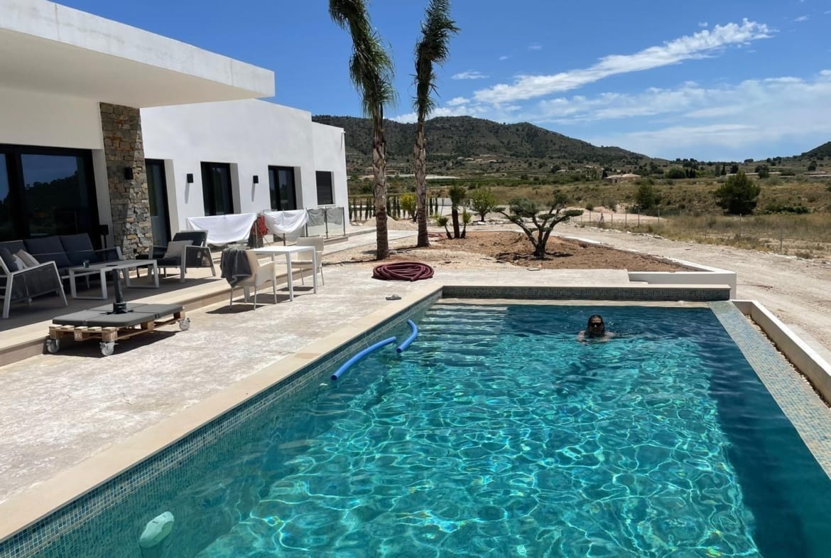 Private pool and terrace at a single-storey country villa in Pinoso, Alicante