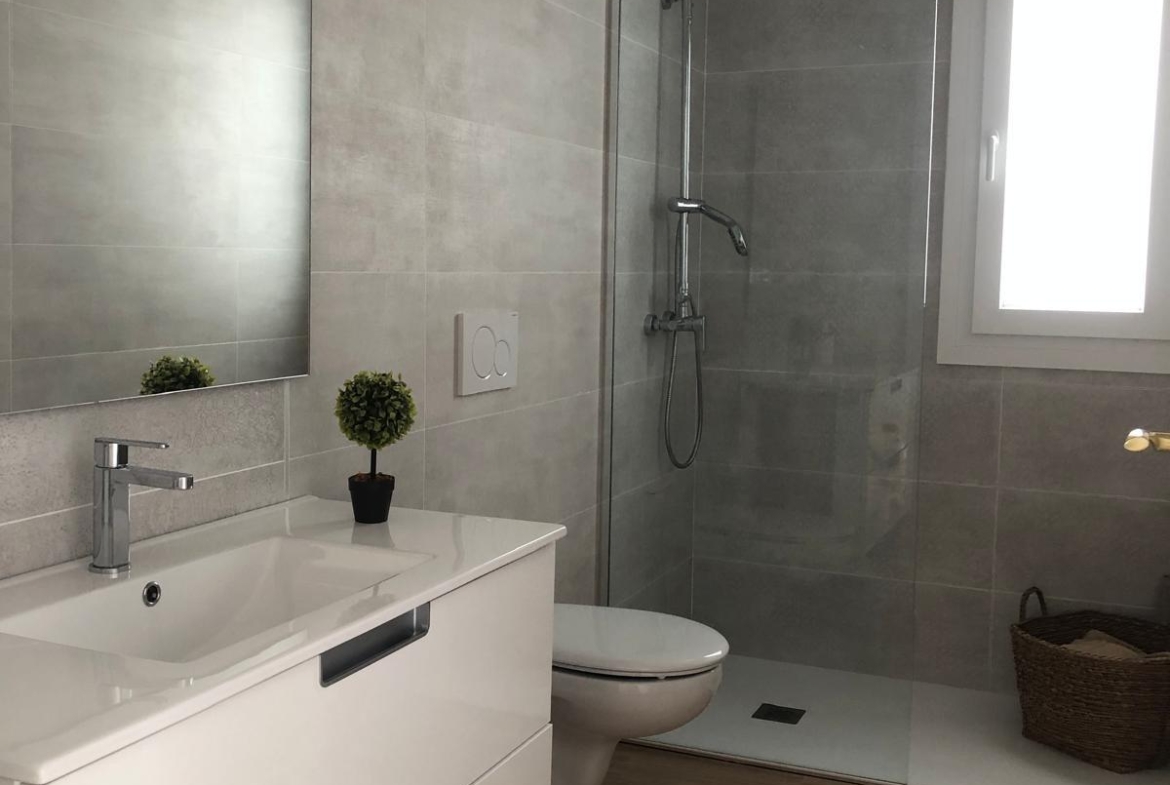 Walk-in shower bathroom in a 3 bedroom country villa in Pinoso