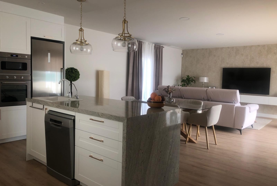 Fitted kitchen with island in a 3 bedroom Pinoso country villa