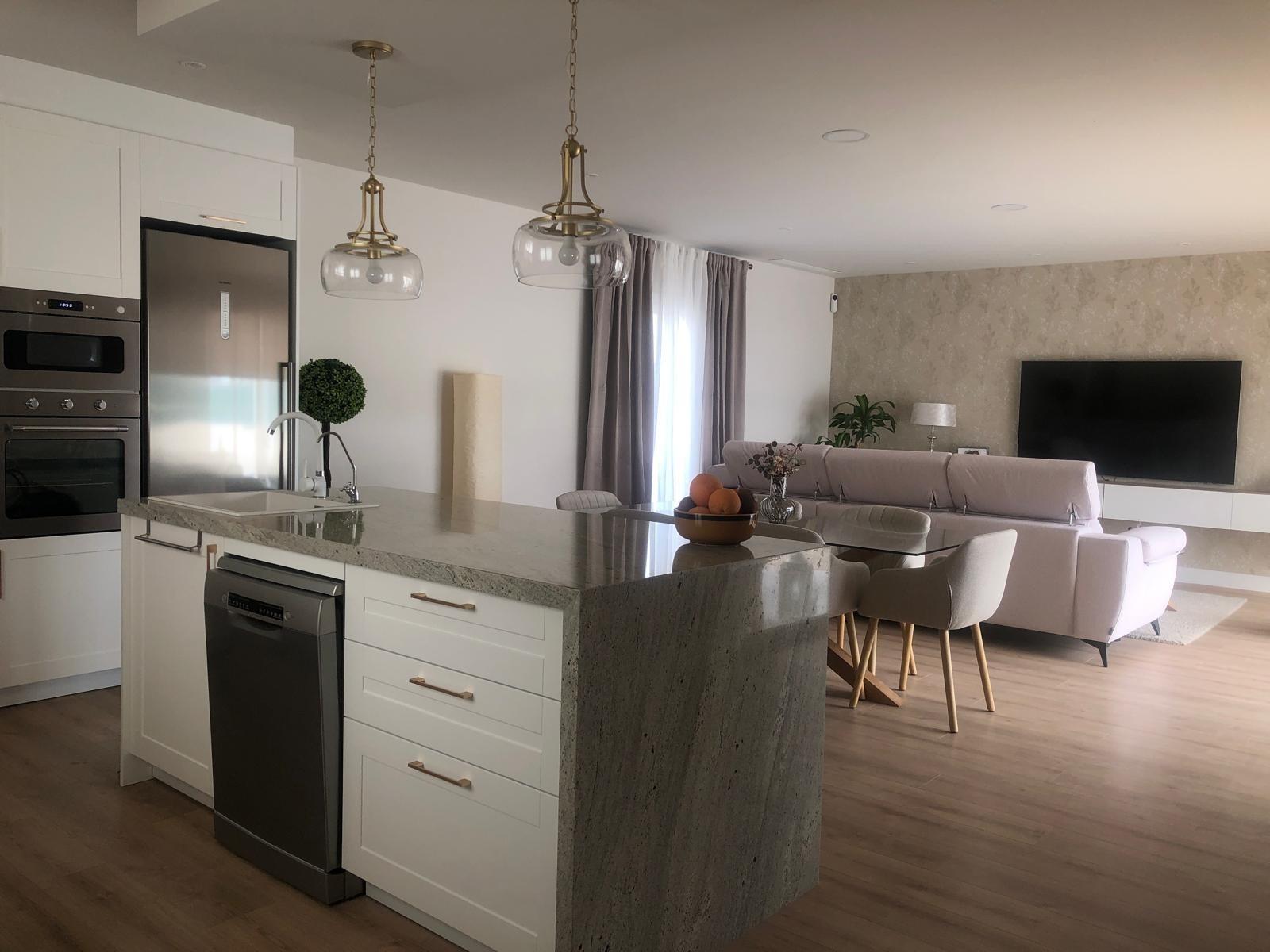 Fitted kitchen with island in a 3 bedroom Pinoso country villa