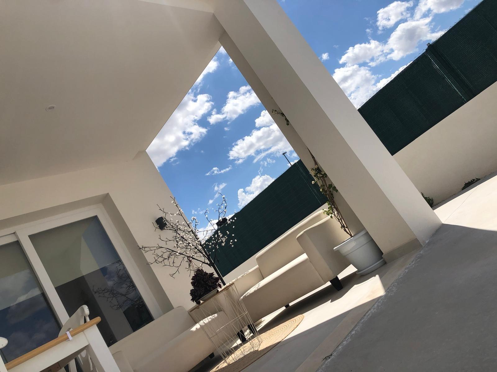 Covered terrace beneath the roof of a single-storey Pinoso villa