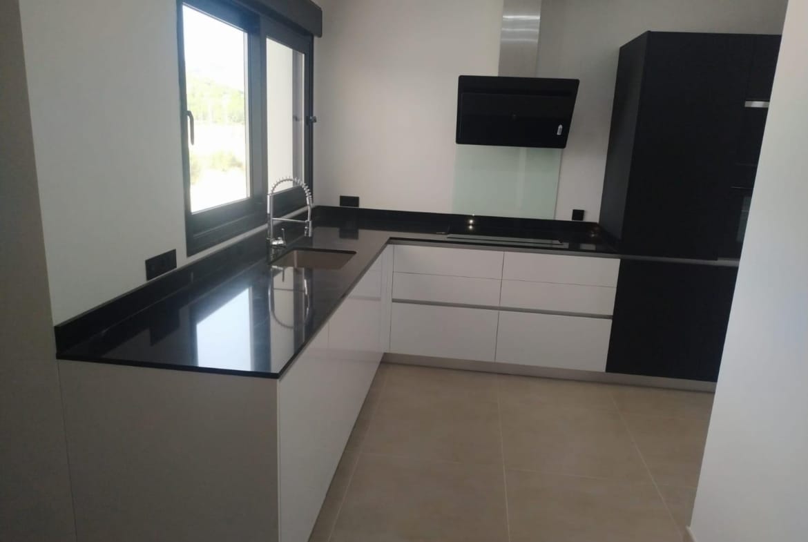 Fitted kitchen with breakfast bar in a Pinoso country villa, Alicante