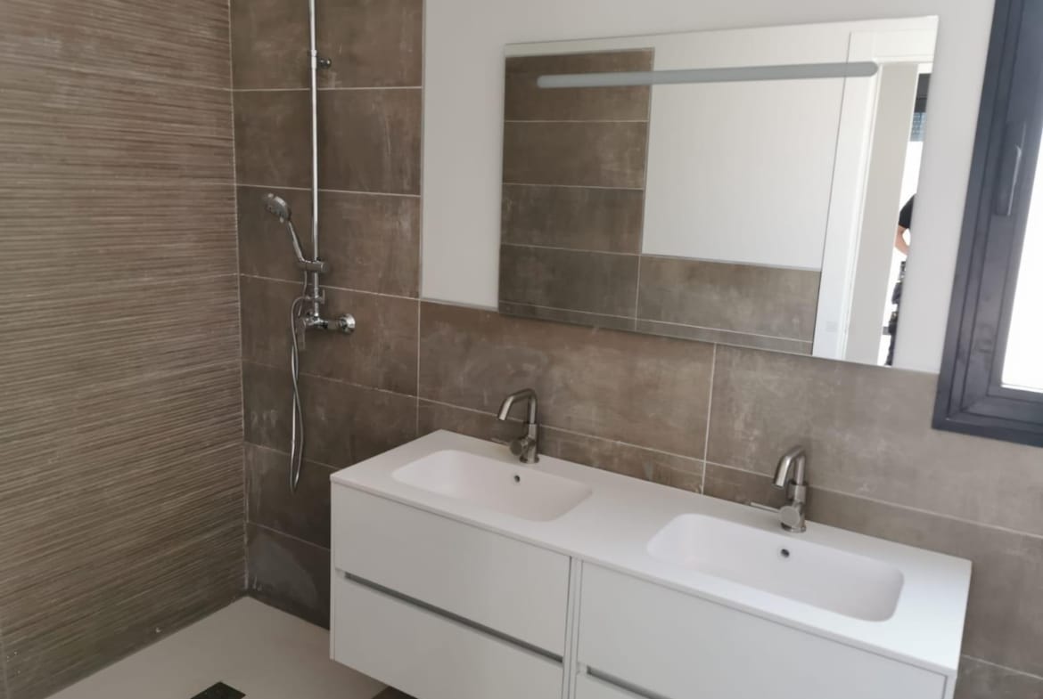 Bathroom with walk-in shower in a large Pinoso villa, Alicante