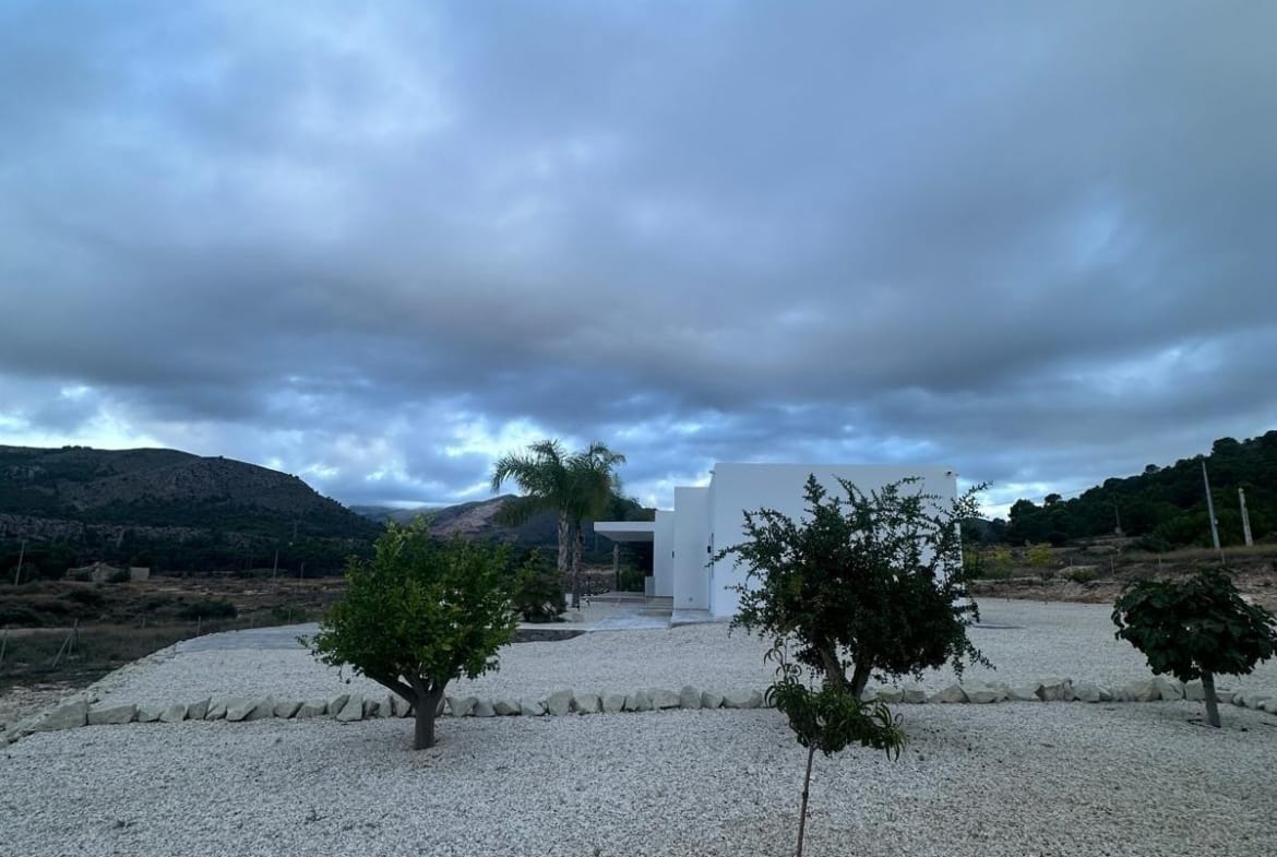 Landscaped rural plot in the Pinoso countryside, Alicante