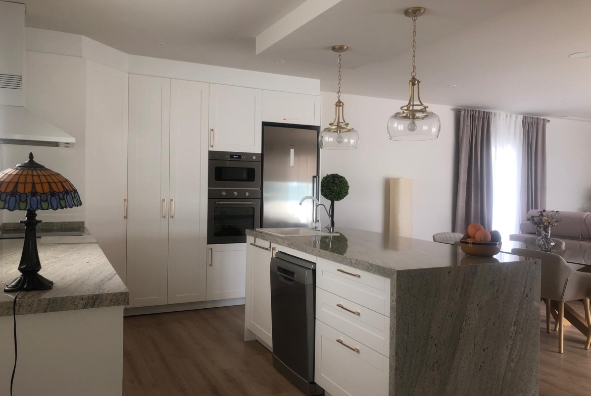 Fitted kitchen and breakfast island in a country villa in Pinoso