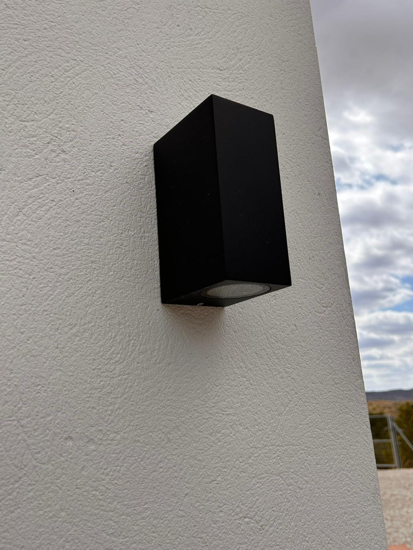 Custom-Built-New-Villas-in-Pinoso-Alicante-Spacious-Homes-in-Natural-Surroundings-33 Black exterior wall light on a white villa wall in Pinoso, Alicante