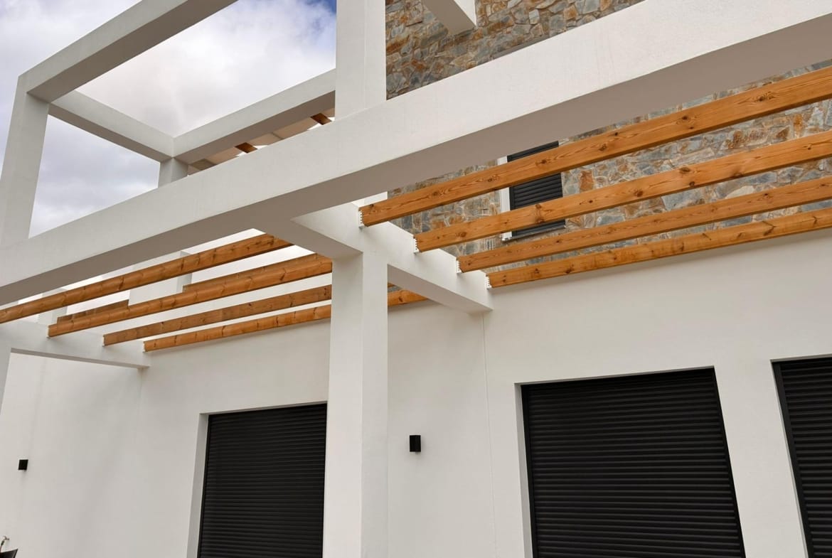 Terrace beams, wooden railings and stone-clad villa facade in Pinoso, Alicante