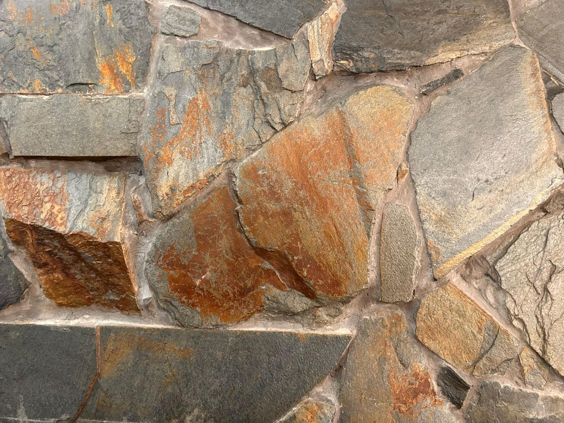 Custom-Built-New-Villas-in-Pinoso-Alicante-Spacious-Homes-in-Natural-Surroundings-39 Close view of natural stone wall cladding in Pinoso, Alicante
