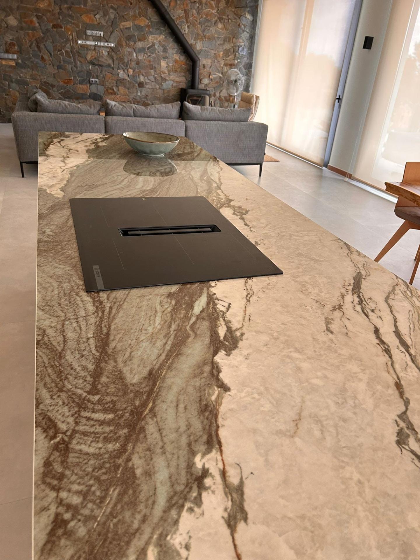 Custom-Built-New-Villas-in-Pinoso-Alicante-Spacious-Homes-in-Natural-Surroundings-43 Kitchen island with an inset hob and adjoining living area in Pinoso, Alicante