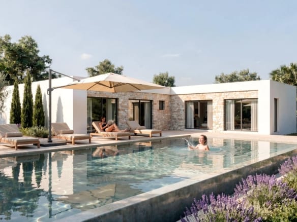3 bedroom single-storey villa with private pool in Pinoso, Alicante