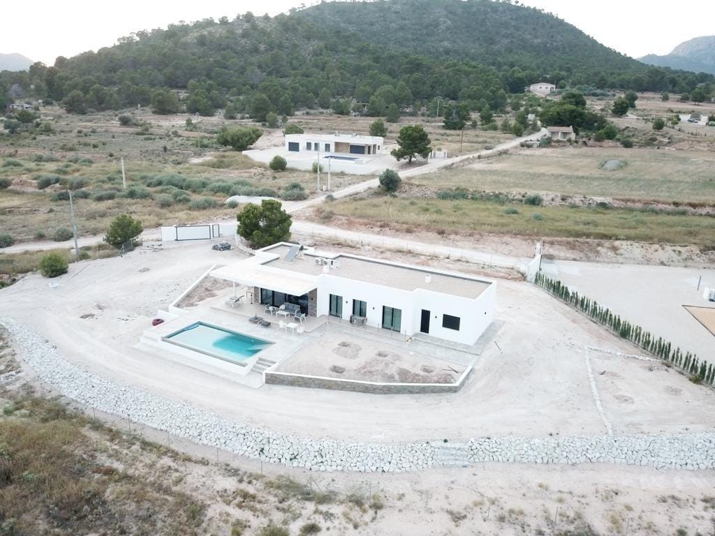 Aerial view of a single-storey Pinoso villa during construction, Alicante