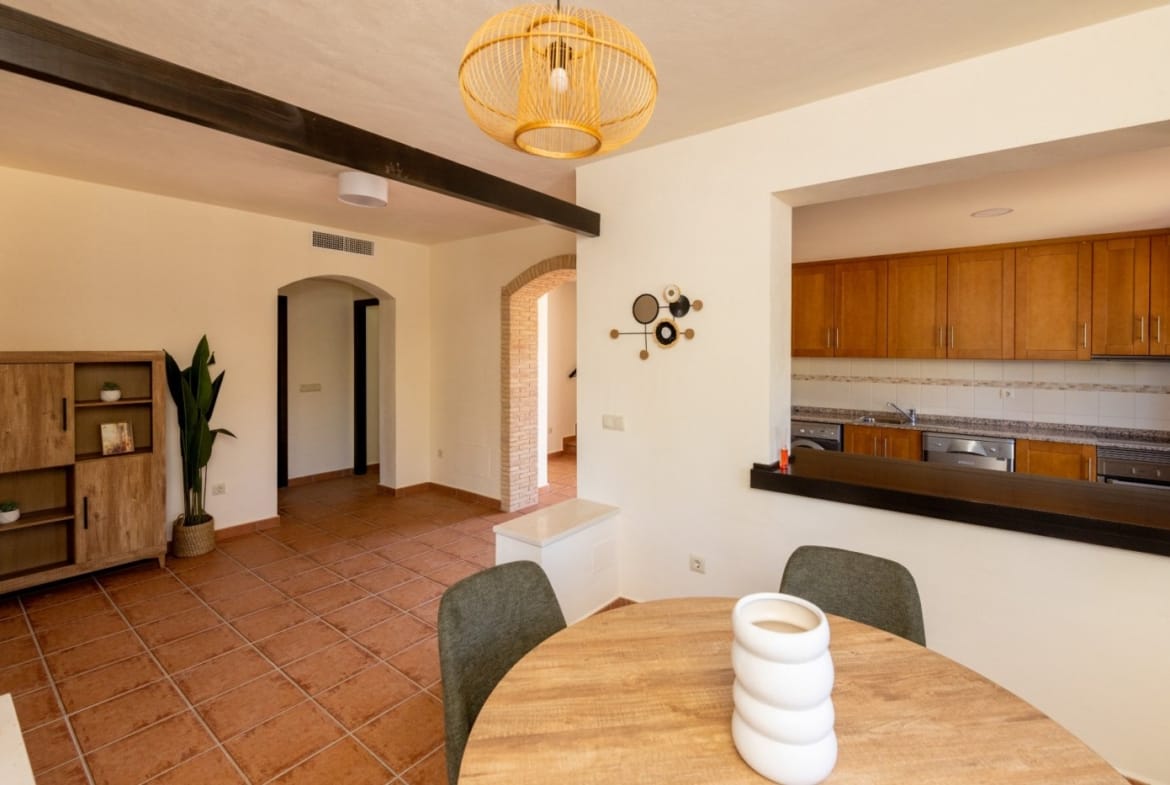 Open connection between the dining area, lounge and kitchen in Las Palas, Fuente Álamo, Murcia
