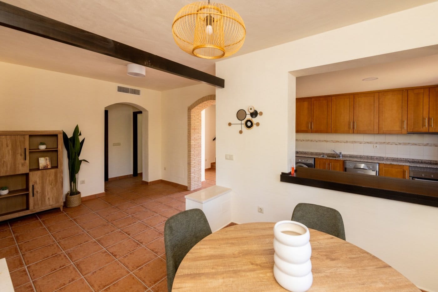 Open connection between the dining area, lounge and kitchen in Las Palas, Fuente Álamo, Murcia