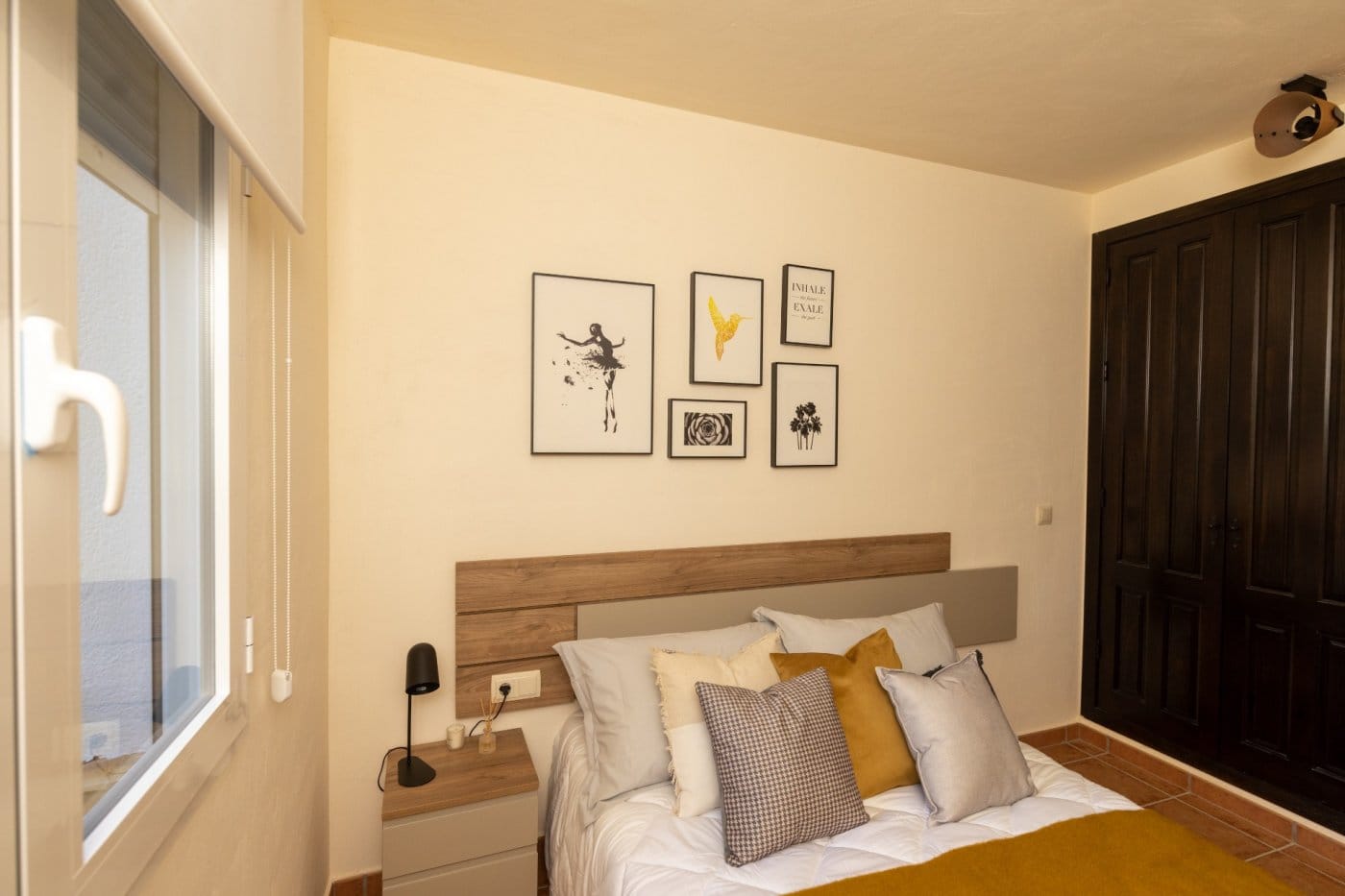 Double bedroom with wall art and dark fitted wardrobes in Las Palas, Fuente Álamo, Murcia