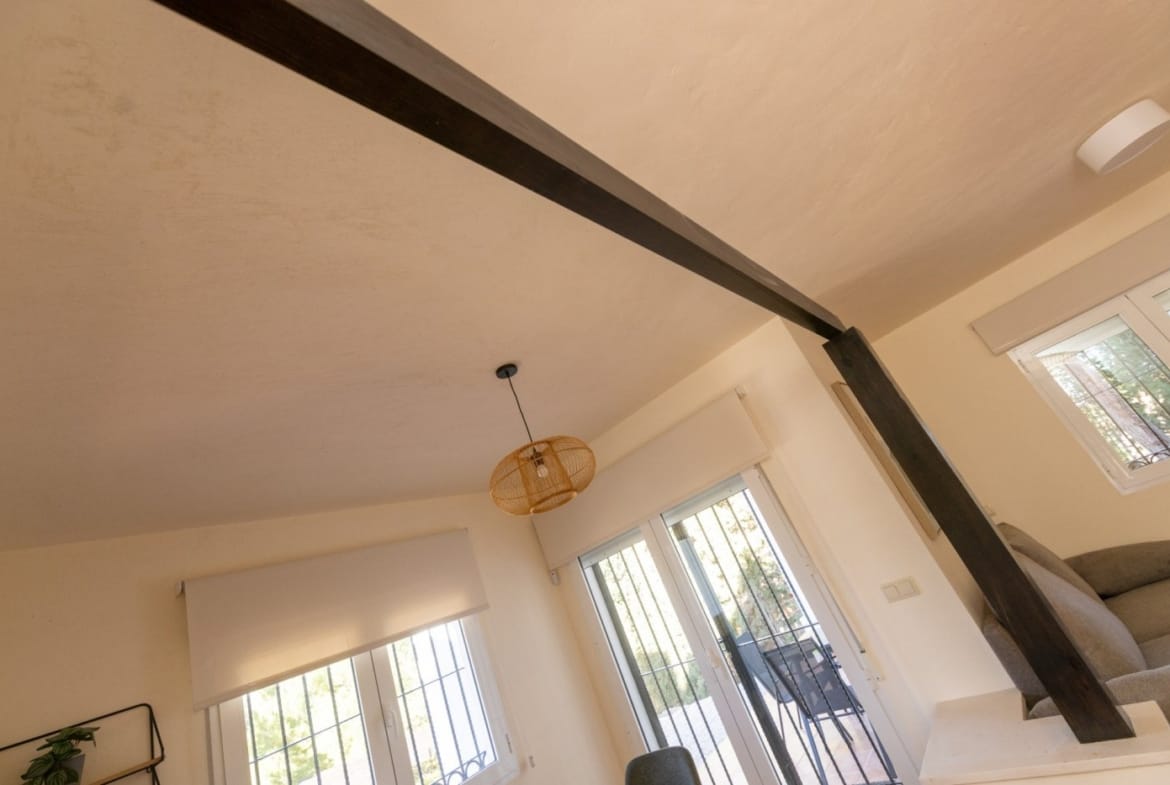Timber beam detail above the living and dining area in Las Palas, Fuente Álamo, Murcia