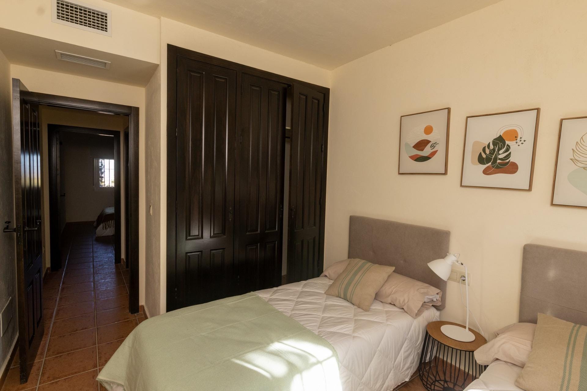 KEY-READY-TOWNHOUSES-IN-FUENTE-ALAMO-MURCIA-13 Twin bedroom with dark wooden fitted wardrobes in Las Palas, Fuente Álamo, Murcia