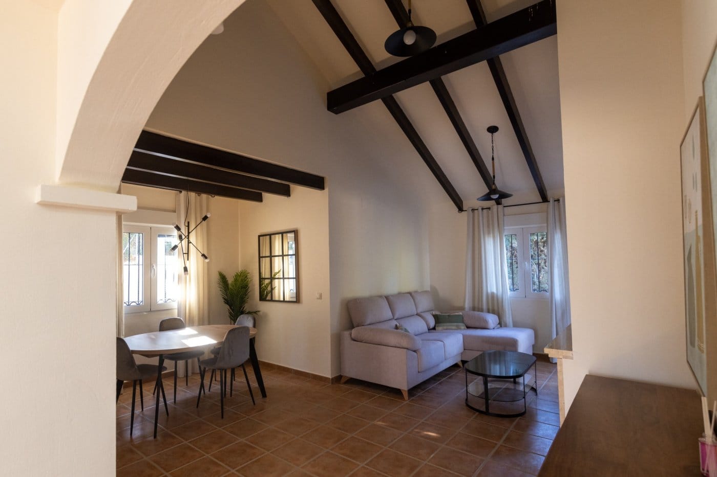 KEY-READY-VILLA-IN-FUENTE-ALAMO-MURCIA-10 Arched doorway opening into a living and dining room in Las Palas, Fuente Álamo, Murcia