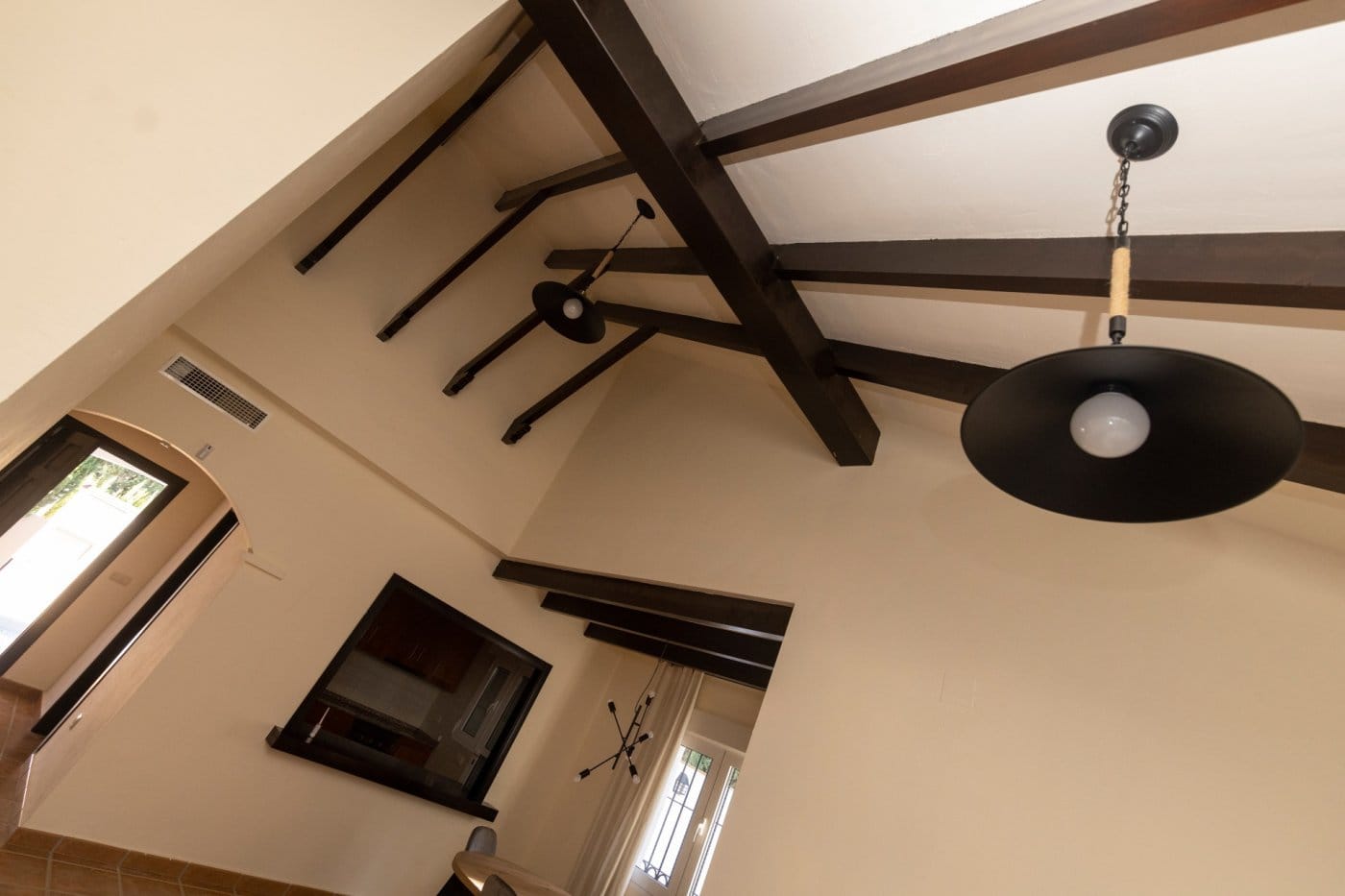 KEY-READY-VILLA-IN-FUENTE-ALAMO-MURCIA-11 Timber roof beams above a dining area and kitchen hatch in Las Palas, Fuente Álamo, Murcia