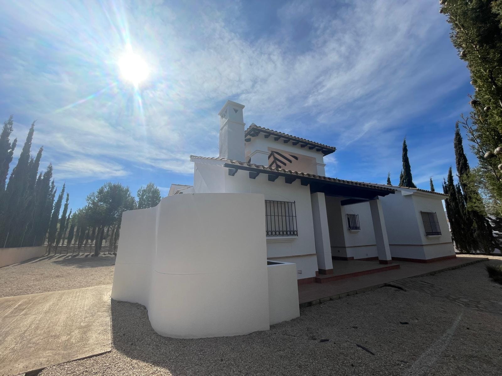 KEY-READY-VILLA-IN-FUENTE-ALAMO-MURCIA-2 Side of a white villa with a tiled terrace and roof stairs in Las Palas, Fuente Álamo, Murcia