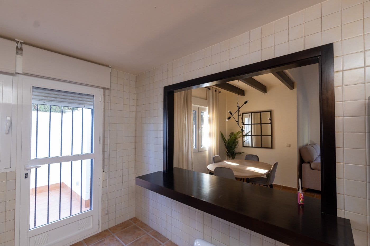 KEY-READY-VILLA-IN-FUENTE-ALAMO-MURCIA-24 Kitchen serving hatch facing the dining room in Las Palas, Fuente Álamo, Murcia