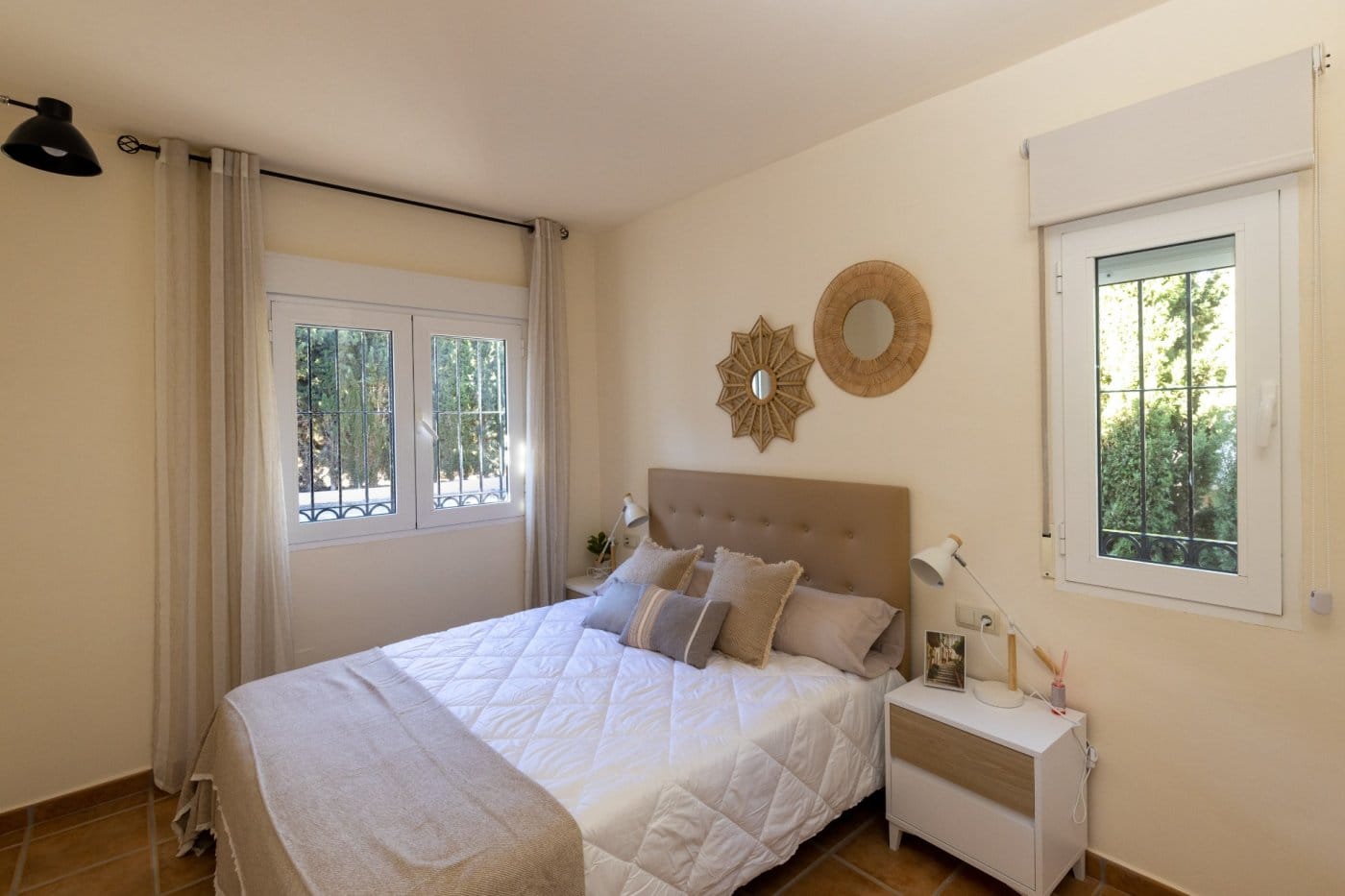 KEY-READY-VILLA-IN-FUENTE-ALAMO-MURCIA-32 Double bedroom with woven wall decorations and two windows in Las Palas, Fuente Álamo, Murcia