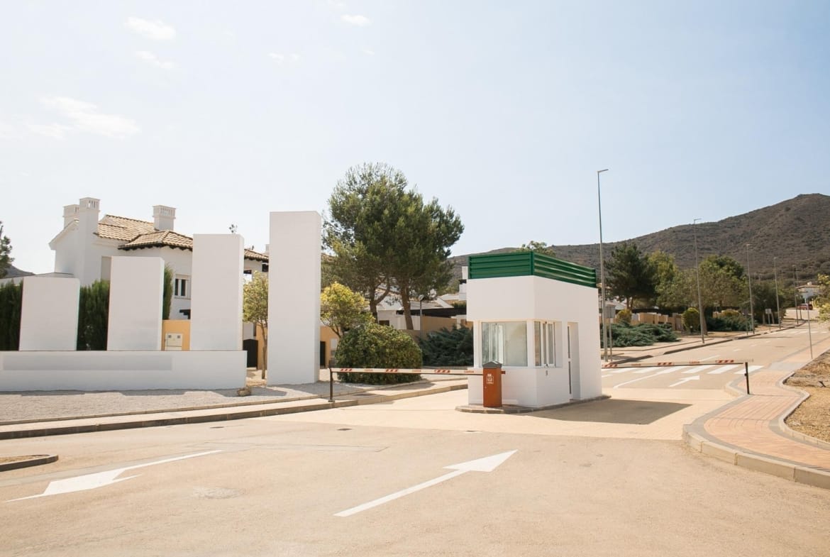 Vehicle entrance with a barrier and gatehouse in Las Palas, Fuente Álamo, Murcia