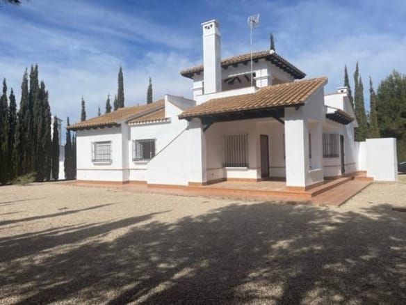White villa with a covered porch, tiled roofs and gravel garden in Las Palas, Fuente Álamo, Murcia