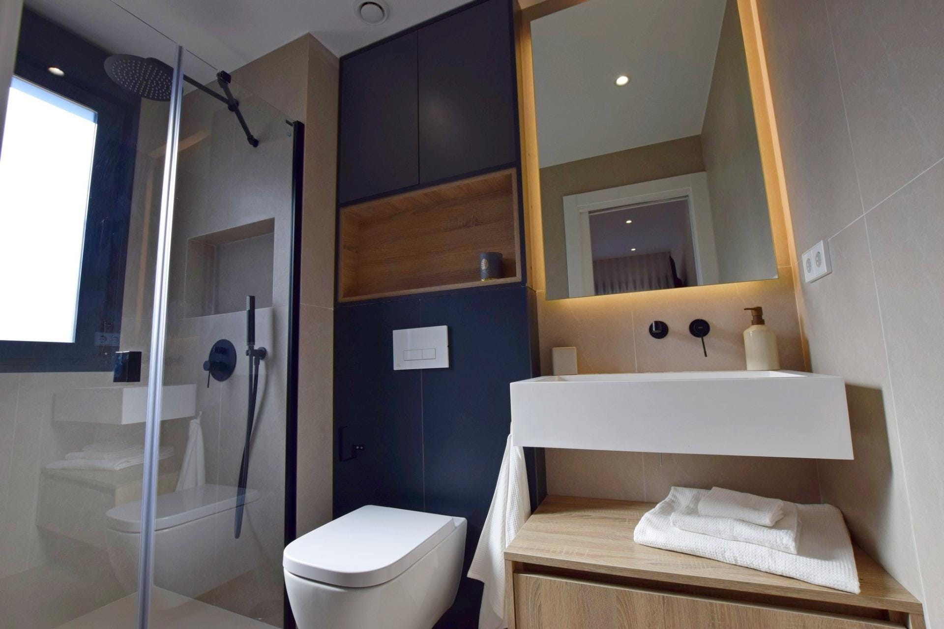 NEW-BUILD-APARTMENTS-IN-CONDADO-DE-ALHAMA-GOLF-COURSE-16 Modern bathroom with walk-in shower and floating vanity