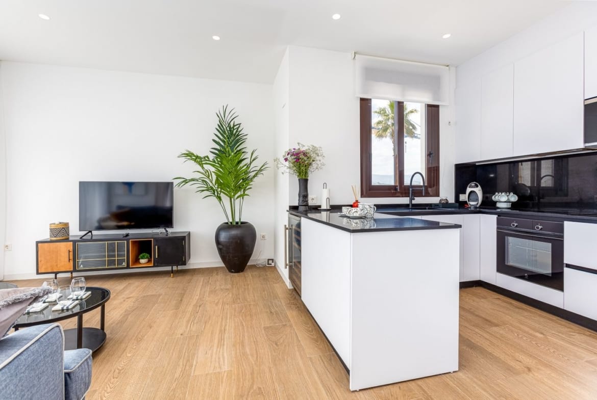Open-plan kitchen and living room in Balcón de Finestrat, Alicante