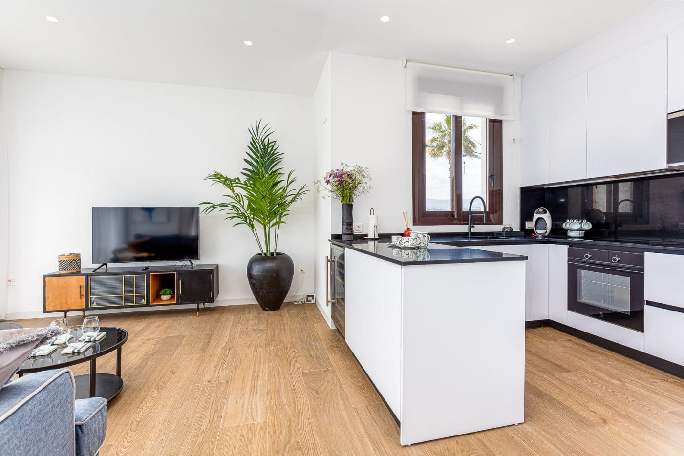 NEW-BUILD-VILLAS-IN-BALCON-DE-FINESTRAT-3 Open-plan kitchen and living room in Balcón de Finestrat, Alicante