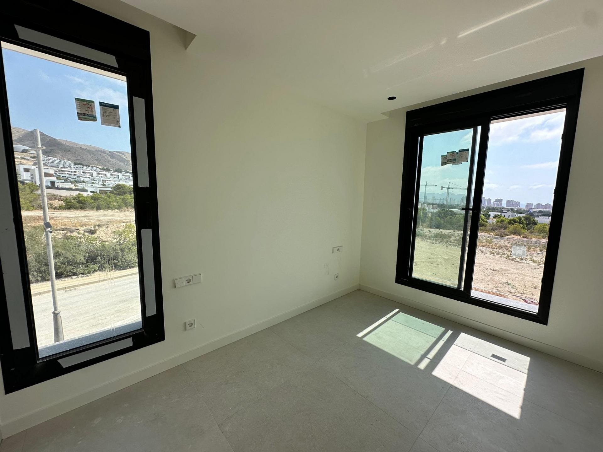 NEW-BUILD-VILLAS-IN-BALCON-DE-FINESTRAT-8 Sunlit Key Ready 3 Bedroom Villa with Sea Views and Private Pool in Finestrat, Alicante