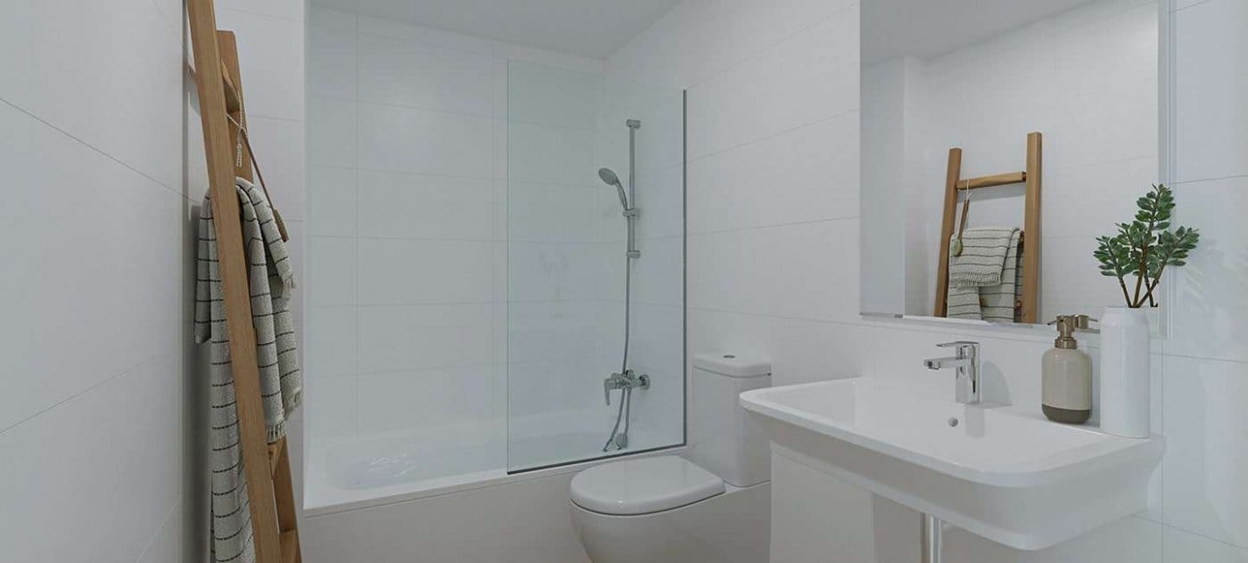 Rendering of a bathroom with glazed bathtub screen, toilet and washbasin in Jávea, Alicante