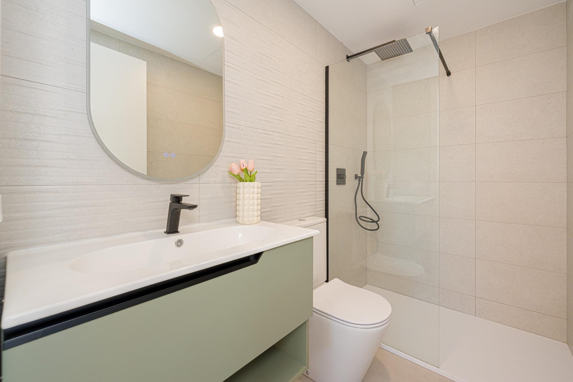 Modern bathroom with walk-in shower and round mirror
