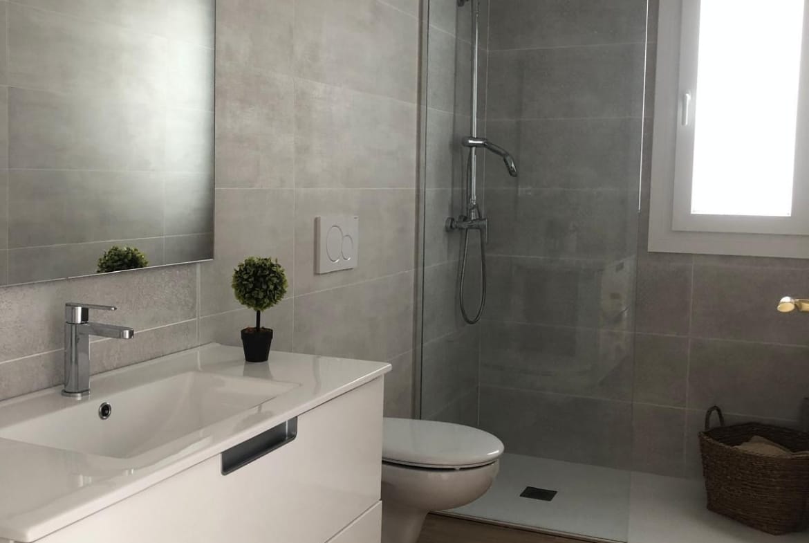Walk-in shower bathroom in a 3 bedroom villa in Aspe, Alicante