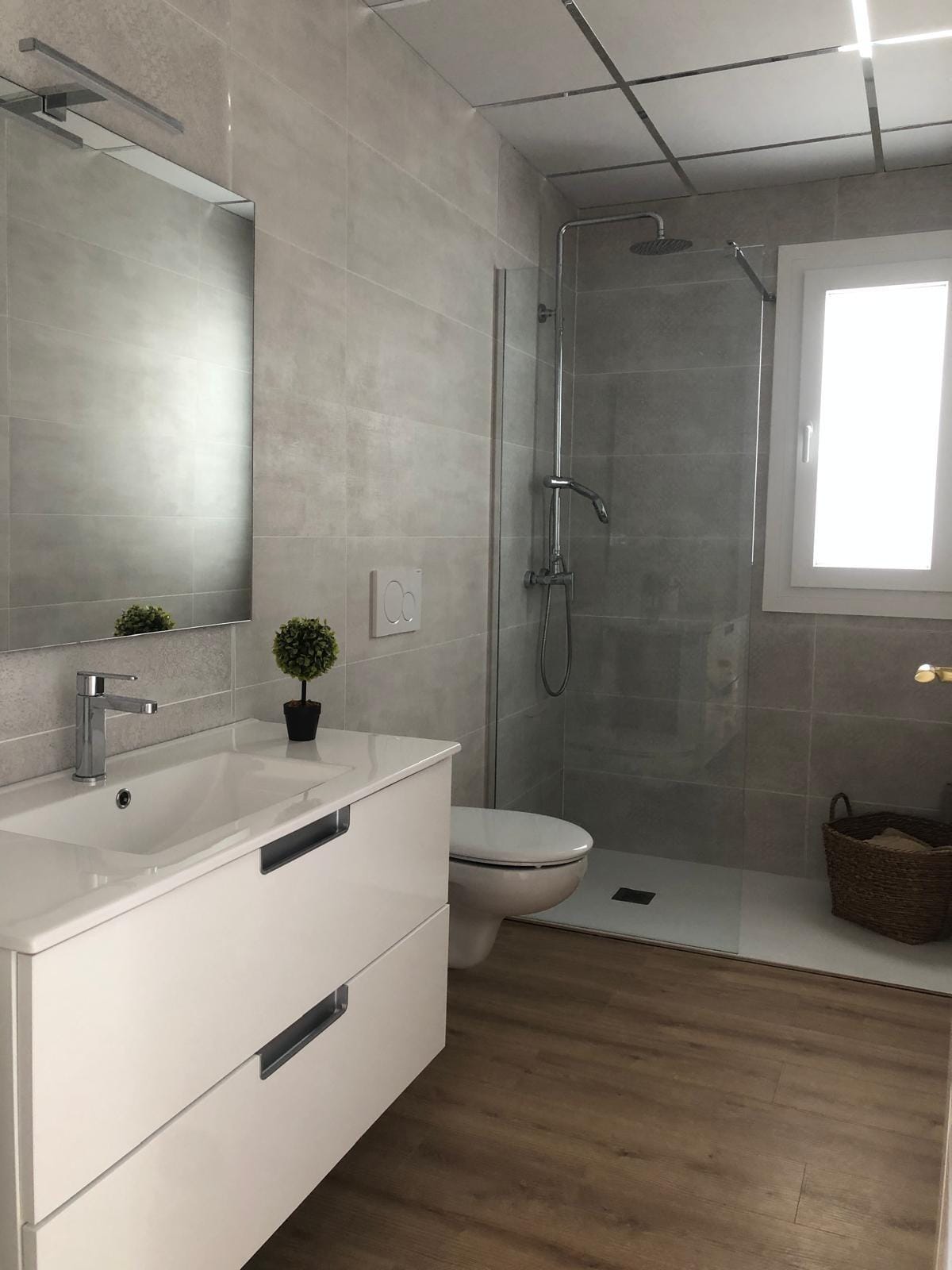 New-Build-Custom-Villas-in-Aspe-Alicante-10 Walk-in shower bathroom in a 3 bedroom villa in Aspe, Alicante