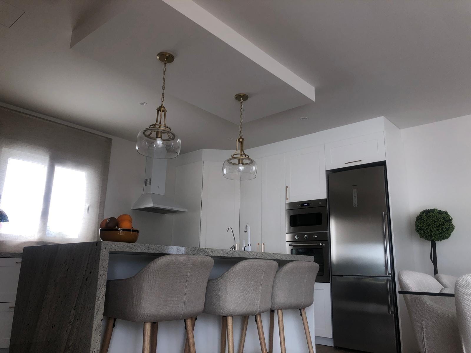 New-Build-Custom-Villas-in-Aspe-Alicante-22 Kitchen island and dining area in a new build villa in Aspe, Alicante