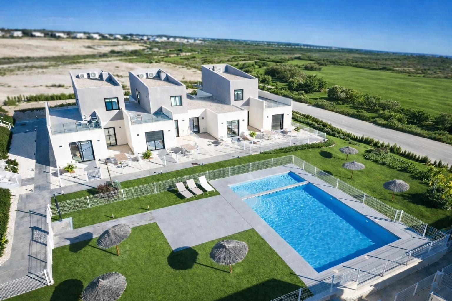 Aerial view of the communal pool, lawn and surrounding homes in Altaona Golf, Baños y Mendigo, Murcia
