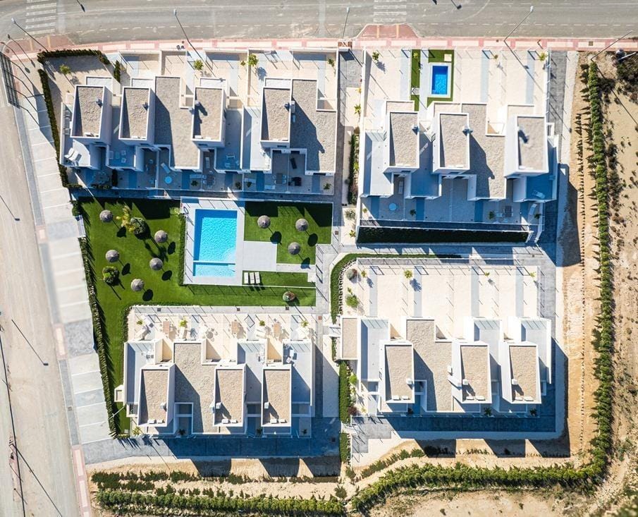 Overhead view of the residential complex and its central communal pool in Altaona Golf, Baños y Mendigo, Murcia