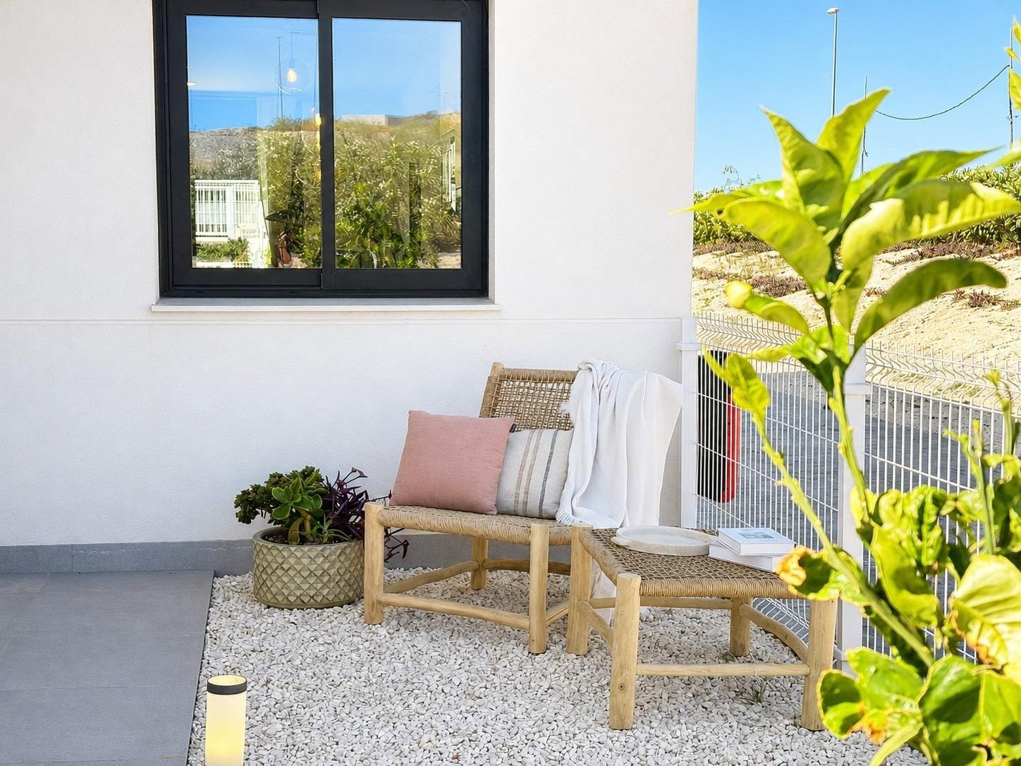 Practical Key Ready 2 Bedroom Single Storey Townhouse in Altaona Golf, Murcia