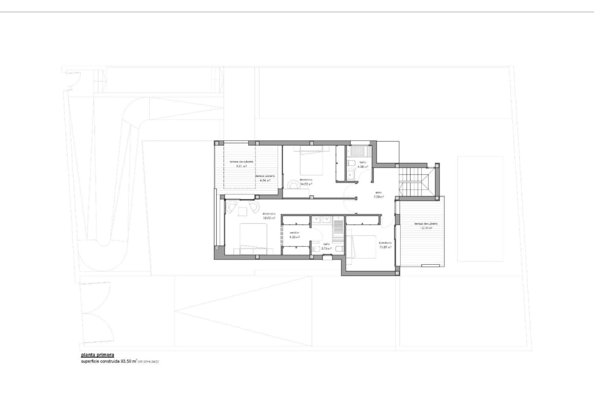 First floor plan showing 3 bedrooms, 2 bathrooms and terraces in La Manga Club, Murcia