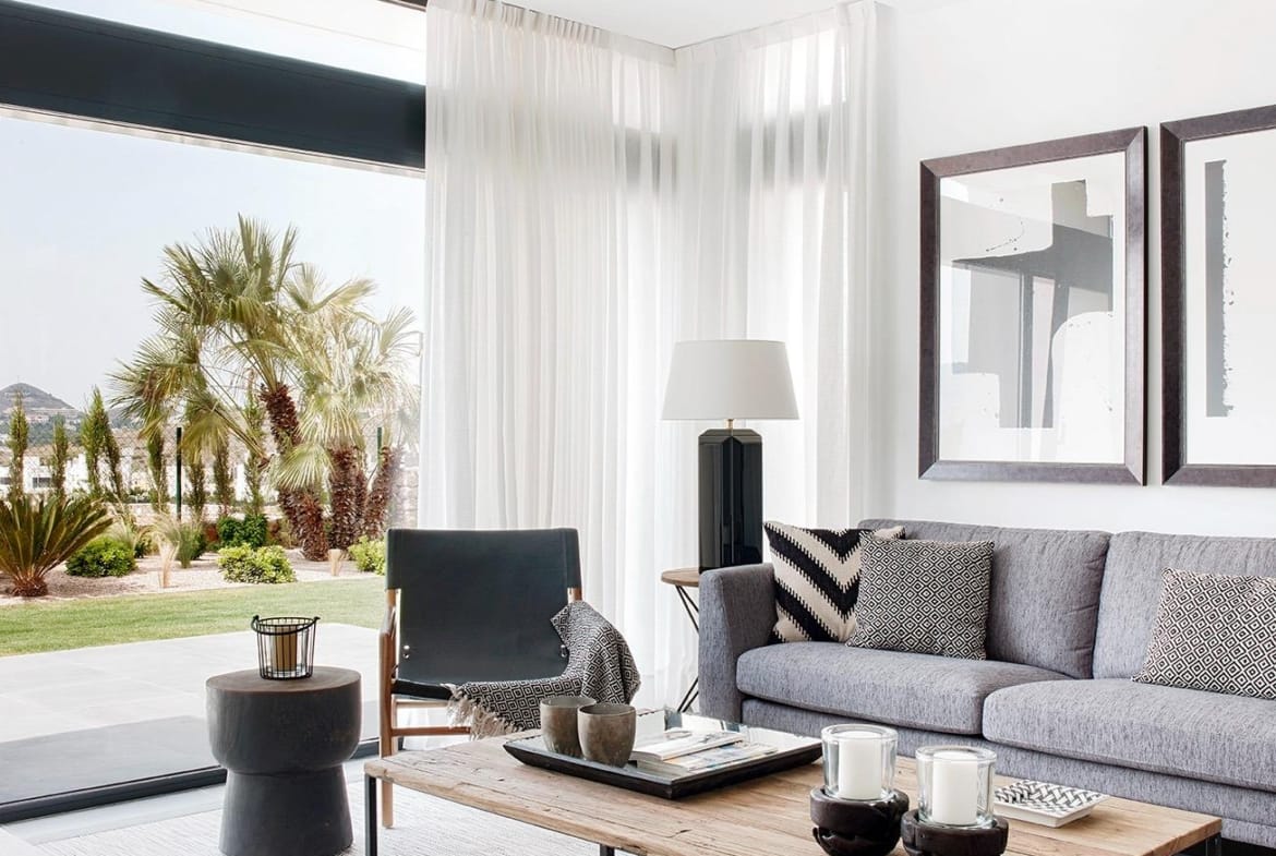 Living room with large sliding doors and a bright garden-facing corner in La Manga Club, Murcia