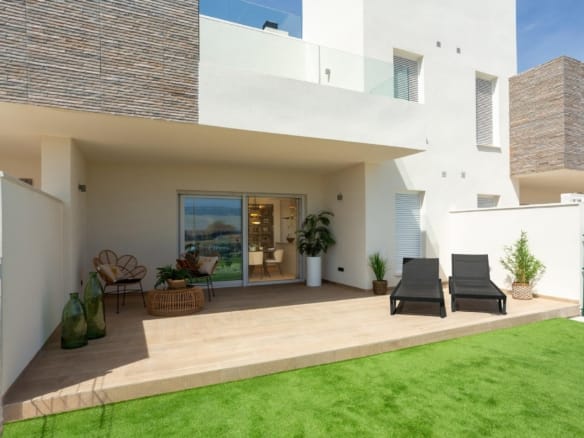 Ground-floor terrace and private garden in La Finca Golf, Algorfa, Alicante