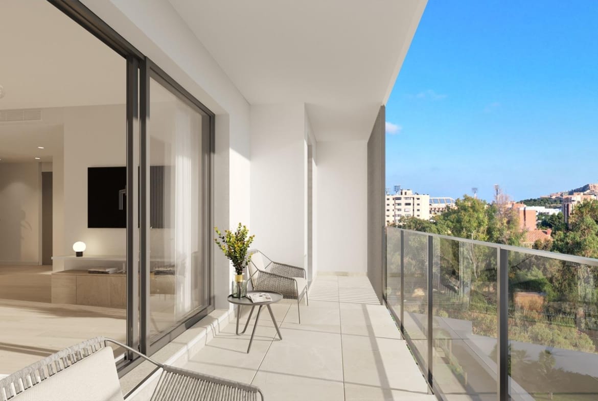 Covered penthouse terrace with city outlook in San Agustín, Alicante