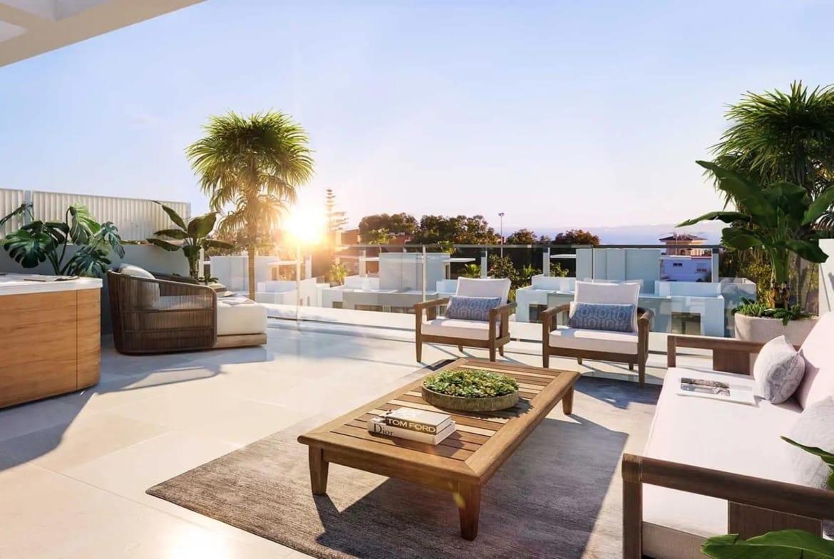Rendering of a furnished roof terrace with pergola and jacuzzi in Cabo de las Huertas, Alicante