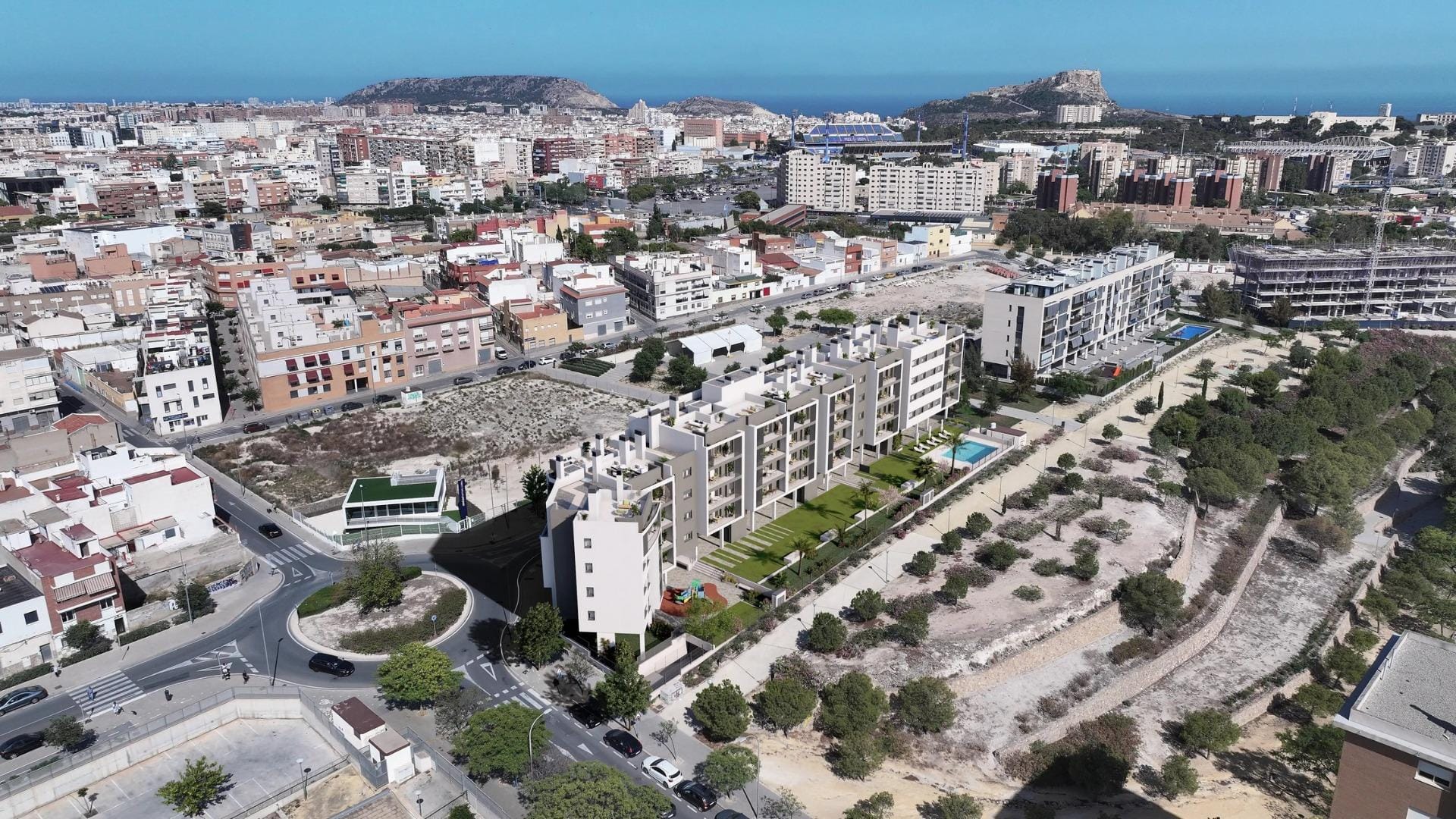 Newly-built-residential-development-in-Alicante-with-open-views-of-the-city-12 Aerial view of the residential complex with communal pool and Alicante skyline in San Agustín, Alicante