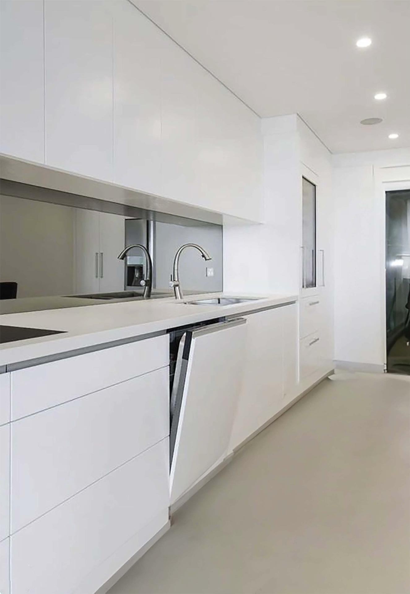 Residential-complex-in-Relleu-with-communal-swimming-pool-and-open-views-3 White kitchen with long worktops, fitted cabinets and a window in Relleu, Alicante