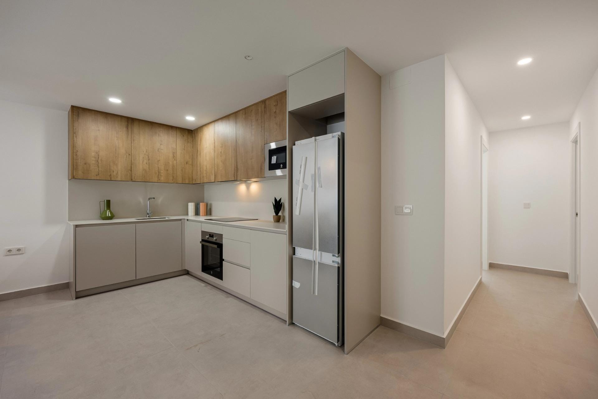 Unique-Investment-Opportunity-in-Villajoyosa-Costa-Blanca-North-10 Fitted open-plan kitchen and hallway in the Villajoyosa apartment