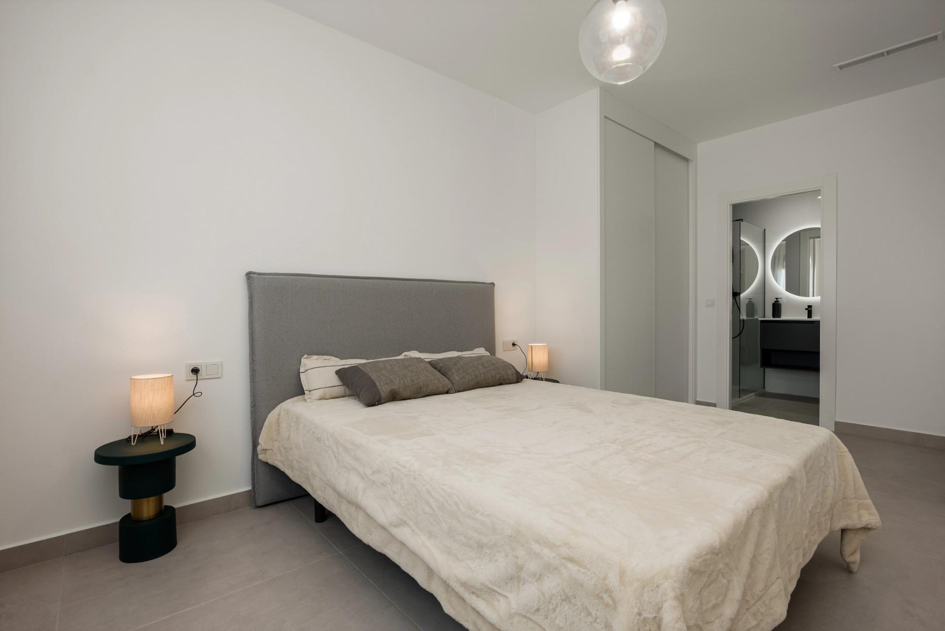 Unique-Investment-Opportunity-in-Villajoyosa-Costa-Blanca-North-11 Main bedroom with en-suite bathroom