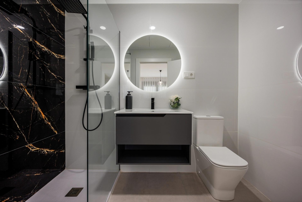 Unique-Investment-Opportunity-in-Villajoyosa-Costa-Blanca-North-17 Family bathroom with walk-in shower